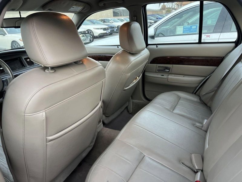 2010 Mercury Grand Marquis LSImage 4