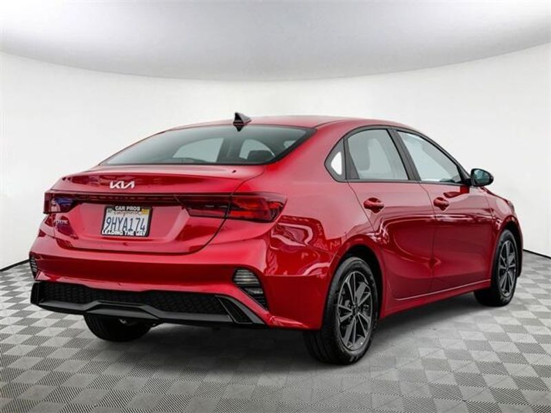 Used 2023 Kia Forte LXSImage 8