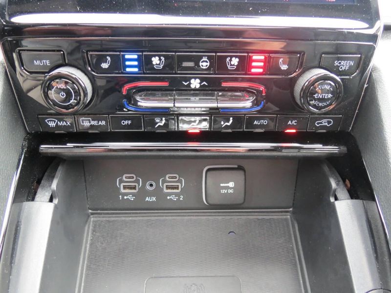 Used 2025 Jeep Grand Cherokee L Overland 4x4 4dr SUVImage 15
