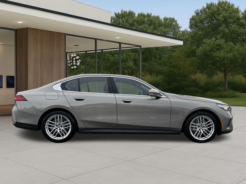 Used 2025 BMW 5 Series 530iImage 6