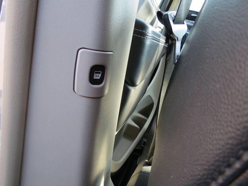 Used 2014 Chrysler Town & Country Touring 4dr Mini VanImage 32