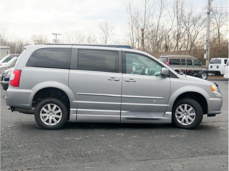 2014 Chrysler Town & Country TouringImage 9