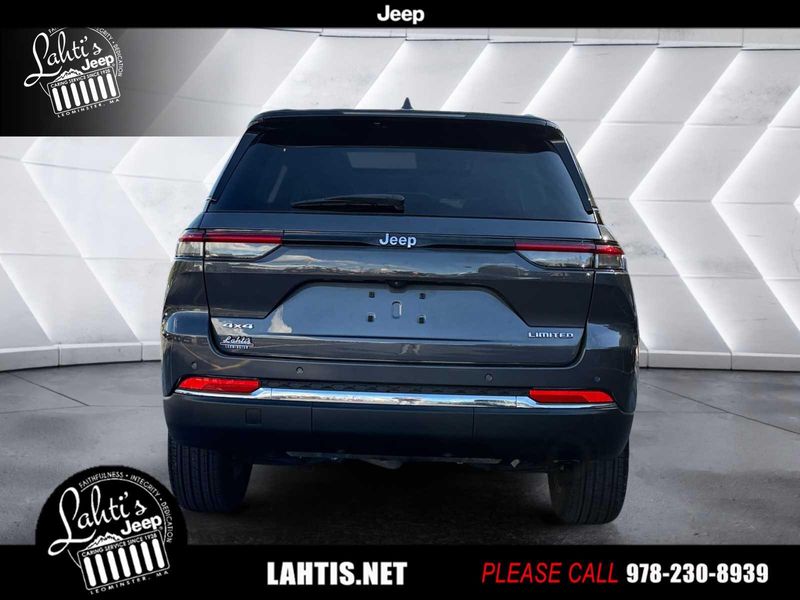 2022 Jeep Grand Cherokee Limited photo 4