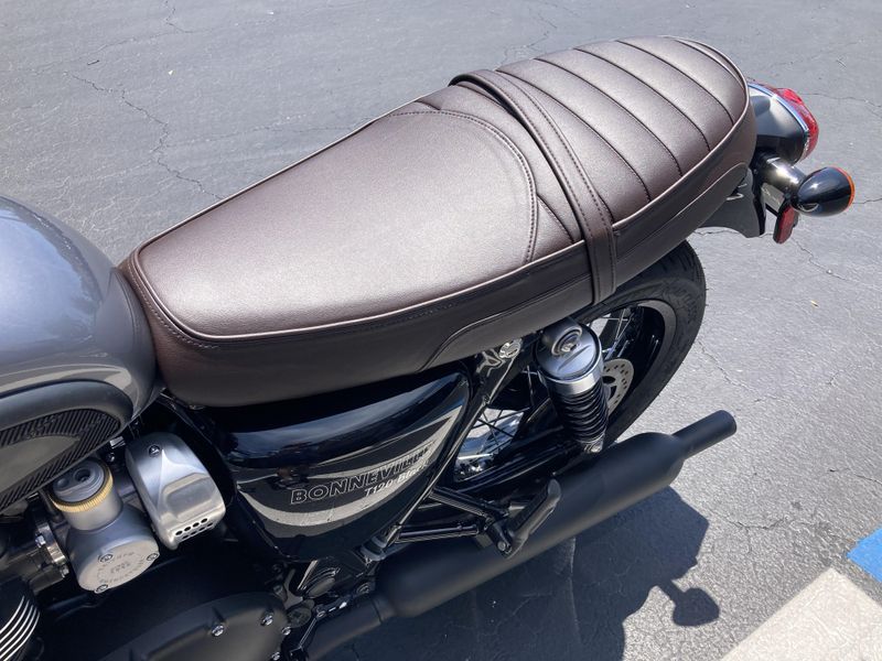 2025 Triumph BONNEVILLE T120 BLACK