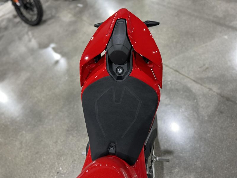 New 2025 Ducati PANIGALE V4 S Image 15