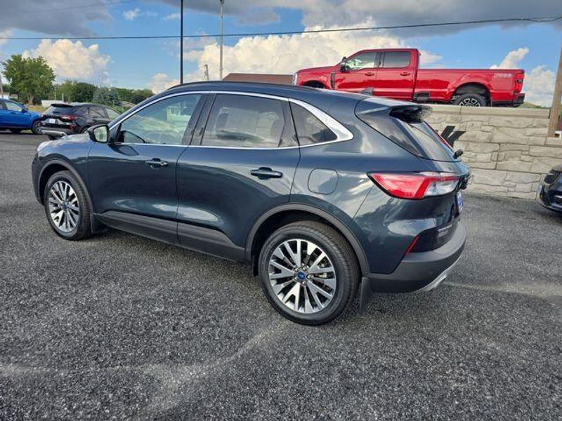 2022 Ford Escape Titanium photo 3