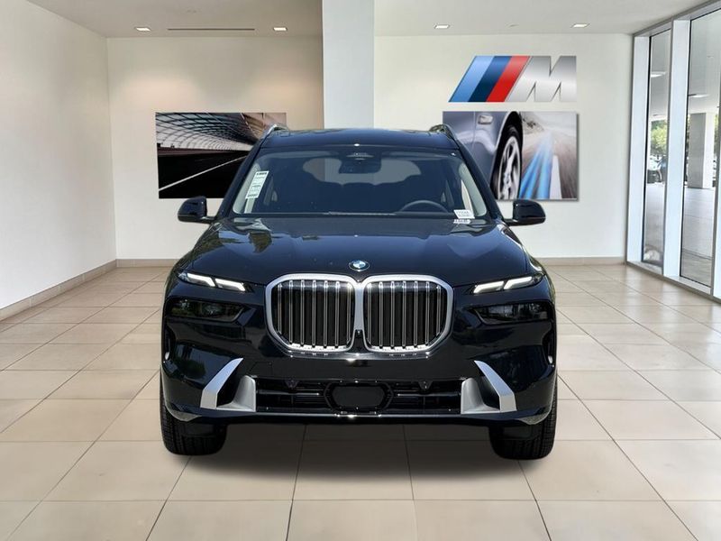 2025 BMW X7 xDrive40iImage 3