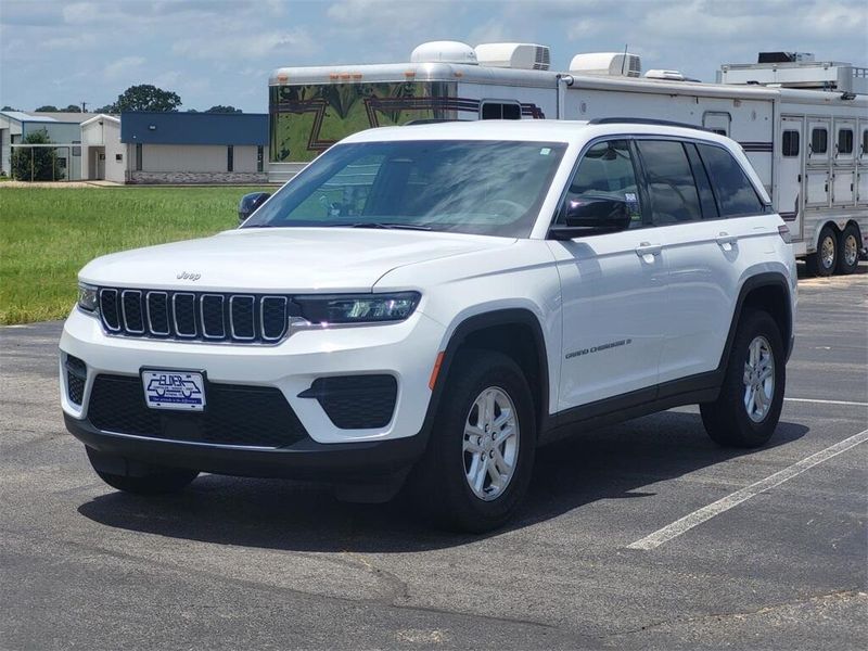2024 Jeep Grand Cherokee LaredoImage 3