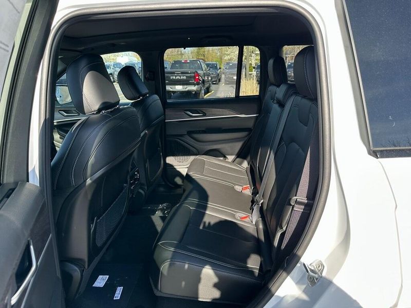 2025 Jeep Grand Cherokee Limited 4x4Image 13