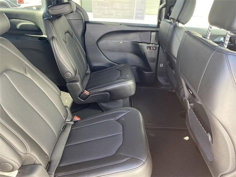 New 2025 Chrysler Pacifica SelectImage 14