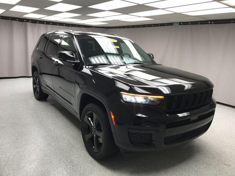 Used 2023 Jeep Grand Cherokee L AltitudeImage 24