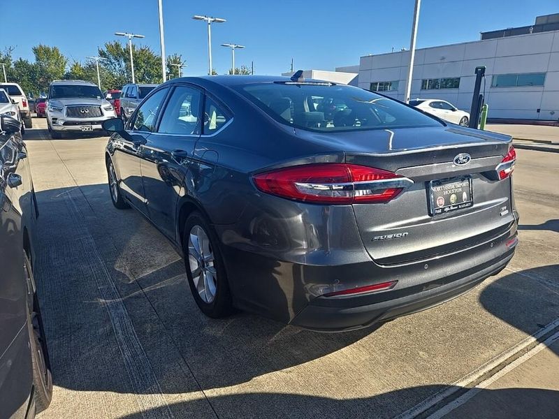 Used 2019 Ford Fusion SEImage 4