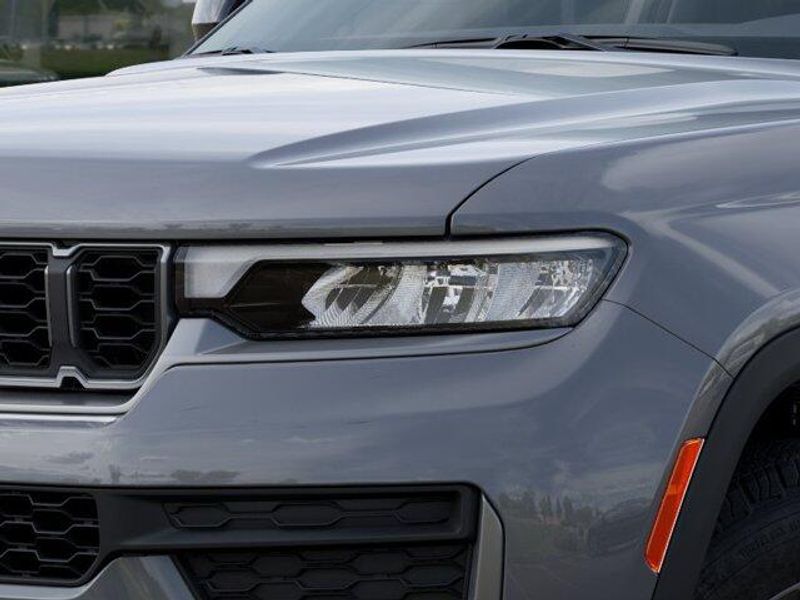 New 2027 Jeep Grand Cherokee Laredo Altitude 4x2Image 10
