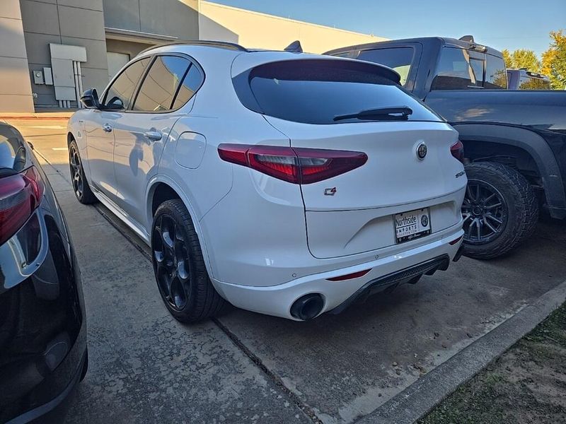 2023 Alfa Romeo Stelvio Ti photo 4