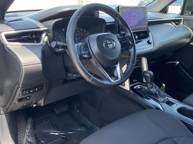2023 Toyota Corolla Cross Hybrid SEImage 18