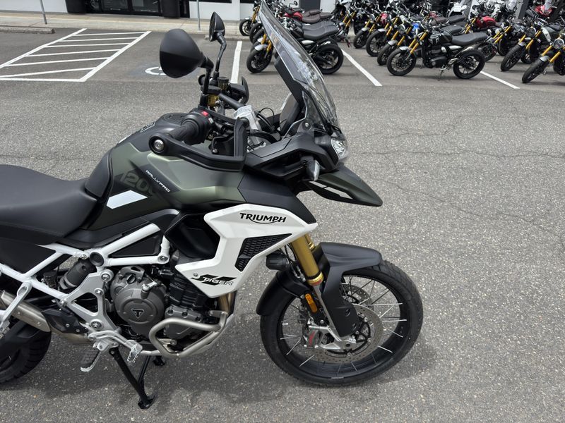 2025 Triumph Tiger 1200 Rally Pro - MATTE KHAKI GREEN 