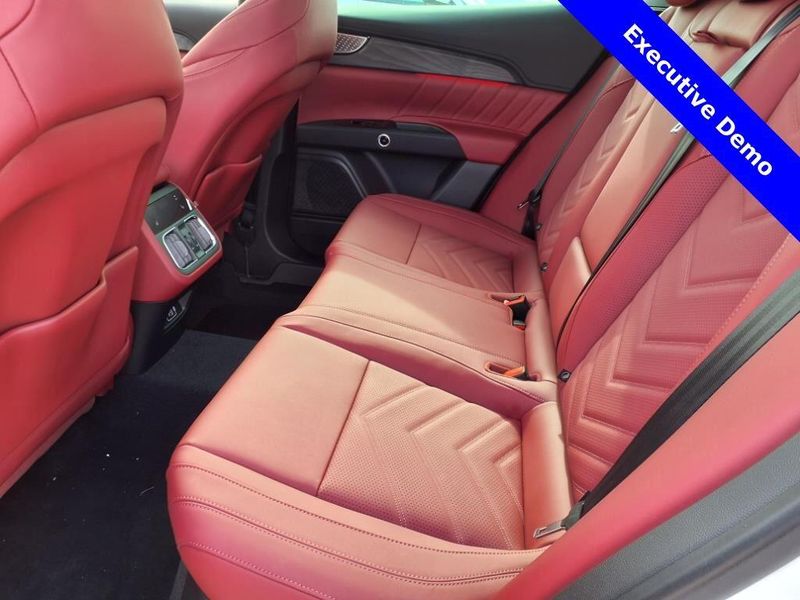 New 2025 Maserati Grecale Image 11