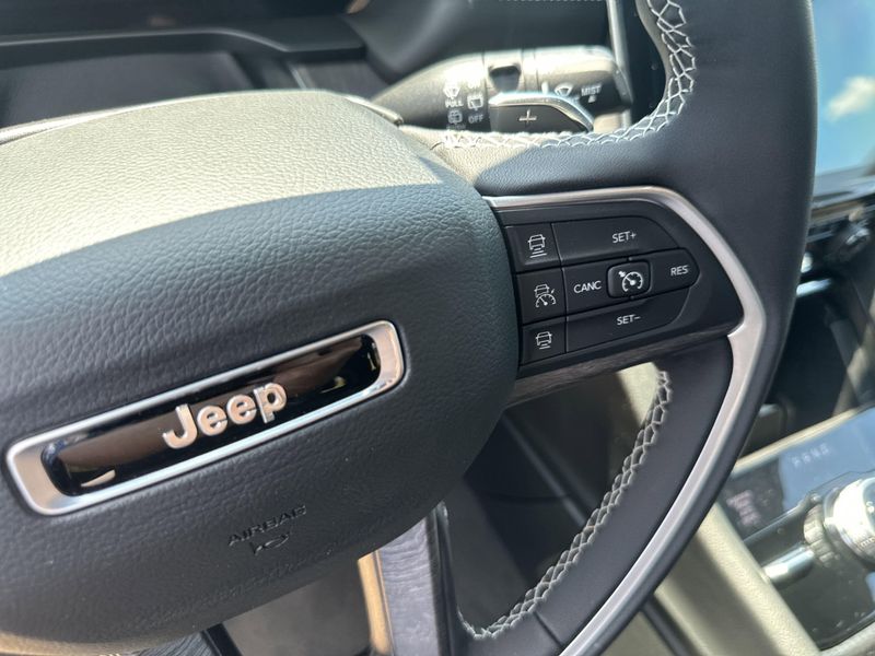 New 2025 Jeep Grand Cherokee L Limited 4x4Image 24