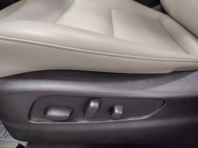 Used 2021 Cadillac XT4 AWD Luxury w/Sunroof/Cold PkgImage 16