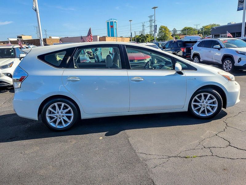2012 Toyota Prius V Two photo 9