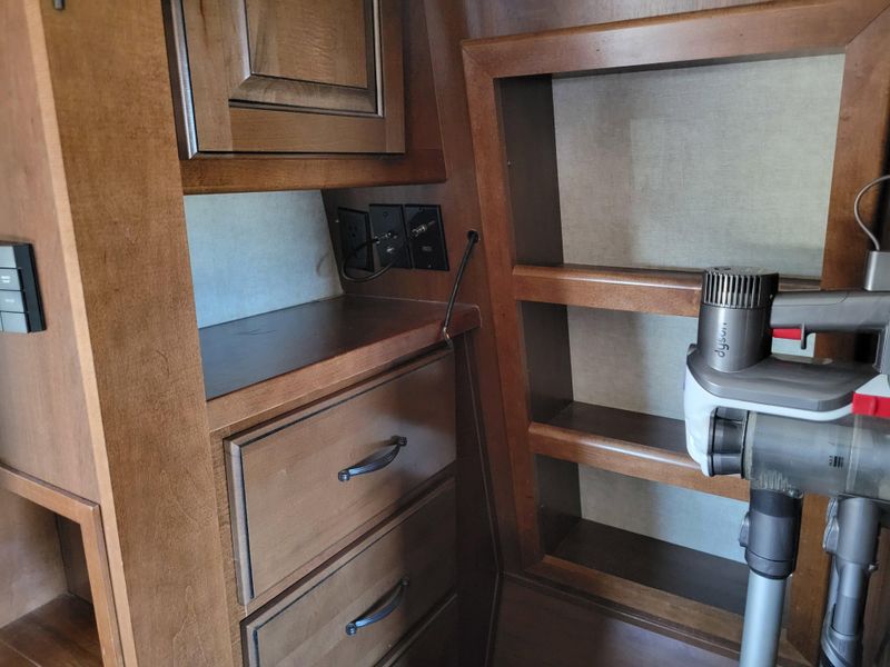 Used 2016 HEARTLAND BIG HORN 3010RE Image 26
