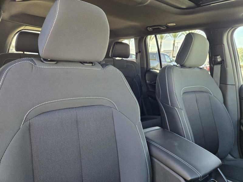 New 2026 Jeep Grand Cherokee Laredo X 4x2