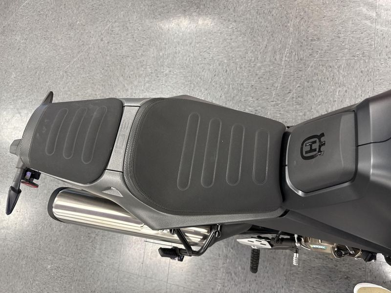 New 2025 Husqvarna SVARTPILEN 801 Image 14