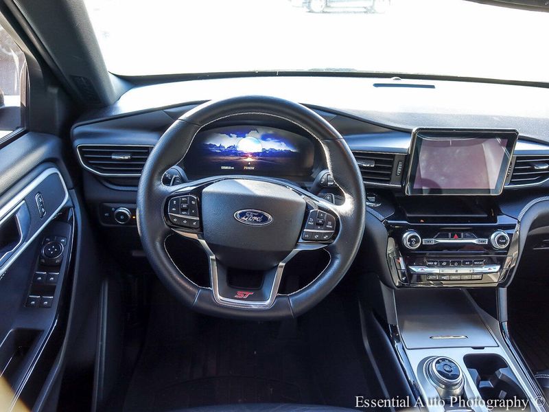 2022 Ford Explorer ST photo 3