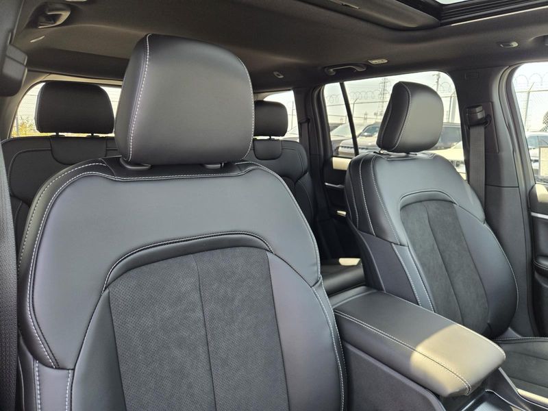 New 2026 Jeep Grand Cherokee Laredo Altitude 4x2