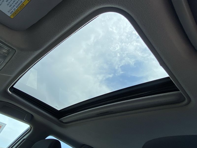 2011 Toyota Camry SEImage 30