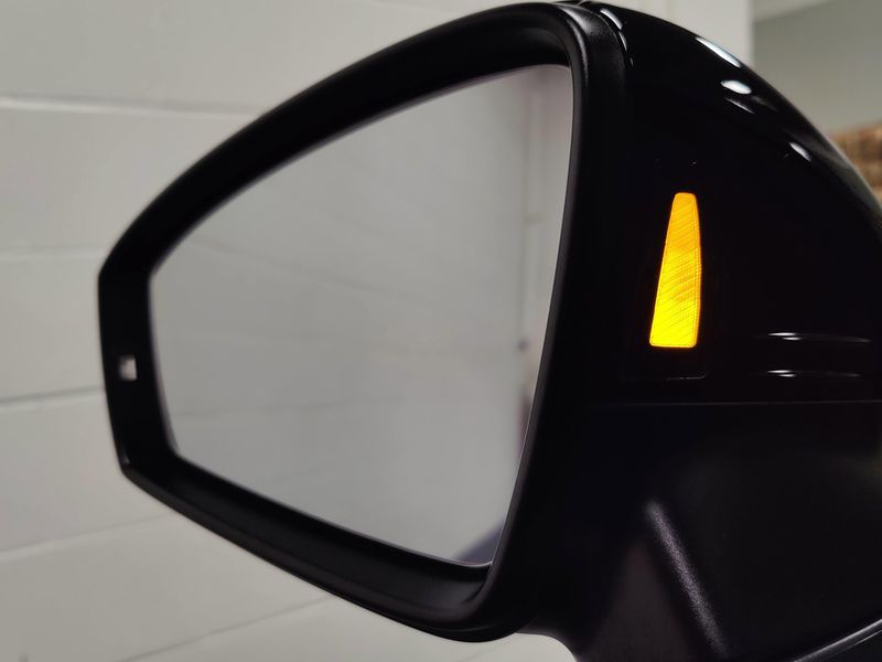 Used 2022 Volkswagen Tiguan SE R-Line Black AWD w/SUnroofImage 12