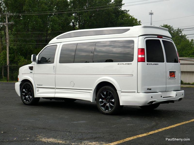 2023 GMC Savana Cargo Image 9