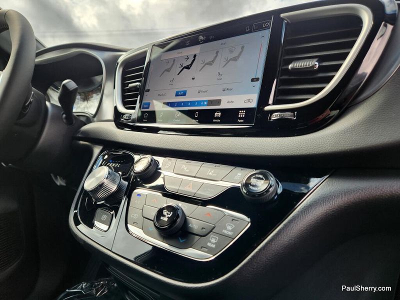 New 2026 Chrysler Voyager Lx