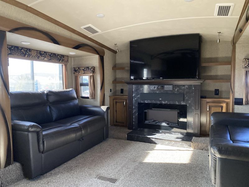 Used 2018 FOREST RIVER CEDAR CREEK 38 FLX Image 12