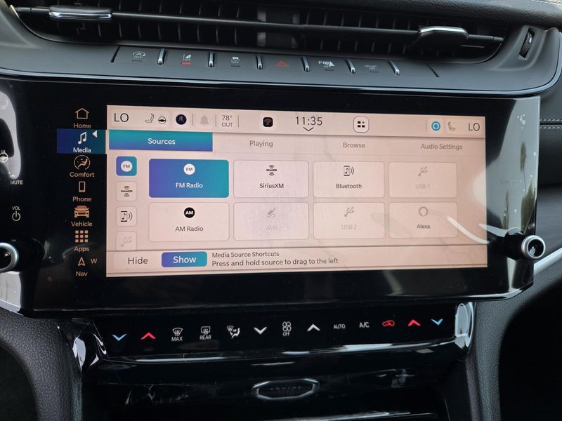New 2026 Jeep Grand Cherokee Laredo Altitude 4x2