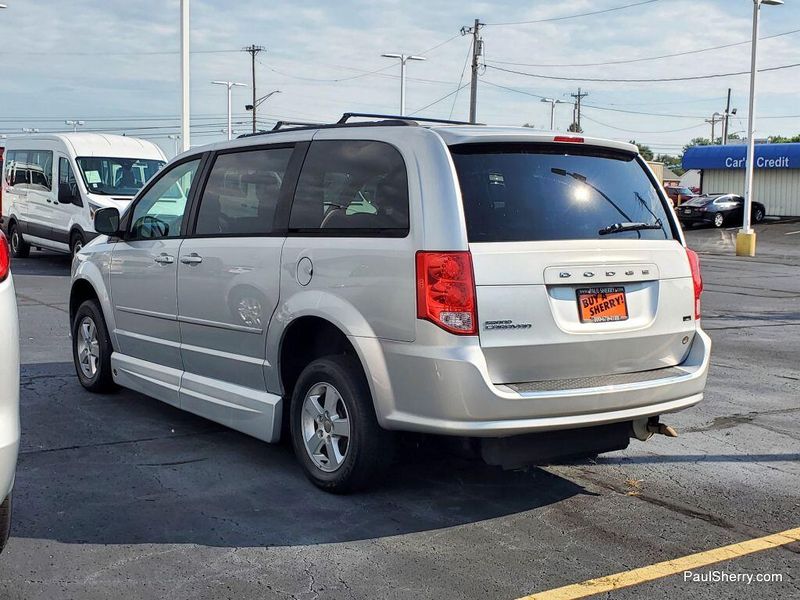 Used 2012 Dodge Grand Caravan SXTImage 16