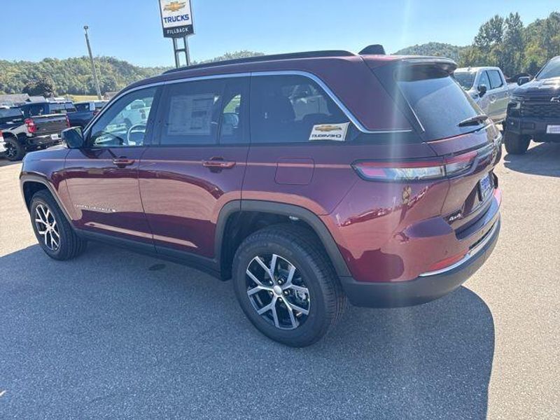 2025 Jeep Grand Cherokee Limited photo 4