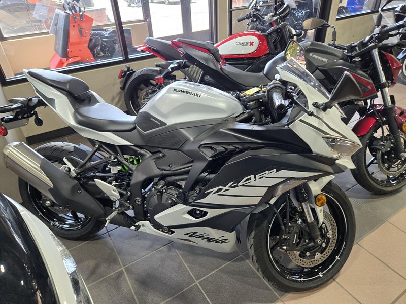 Used 2025 Kawasaki Ninja ZX4RR ABS Image 2