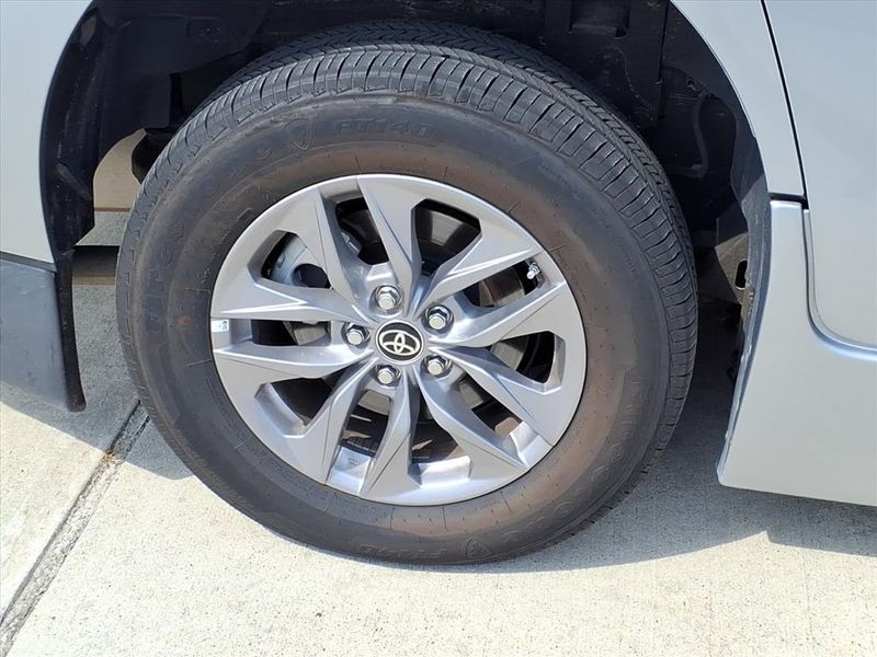 Used 2024 Toyota Sienna XLEImage 6