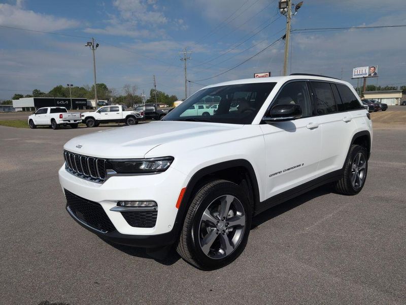 2025 Jeep Grand Cherokee Limited 4x2Image 3