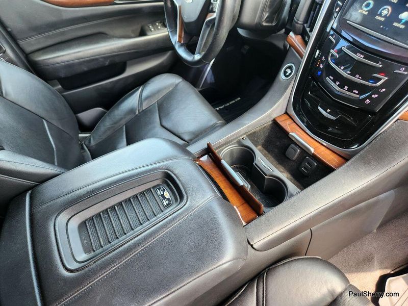 2019 Cadillac Escalade ESV Image 41