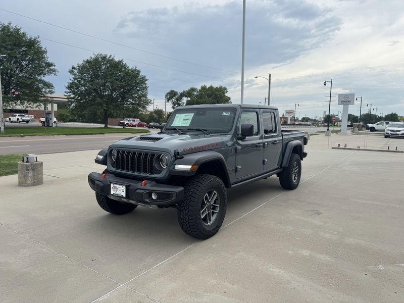 New 2025 Jeep Gladiator MojaveImage 4