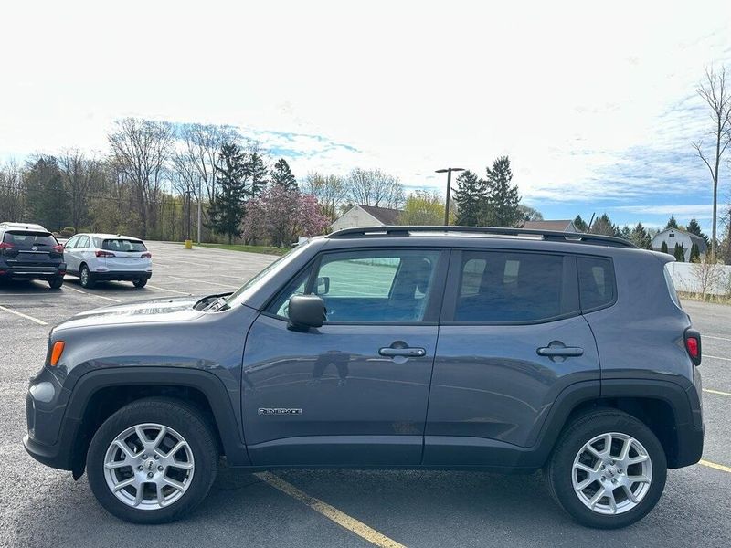 2022 Jeep Renegade LatitudeImage 9