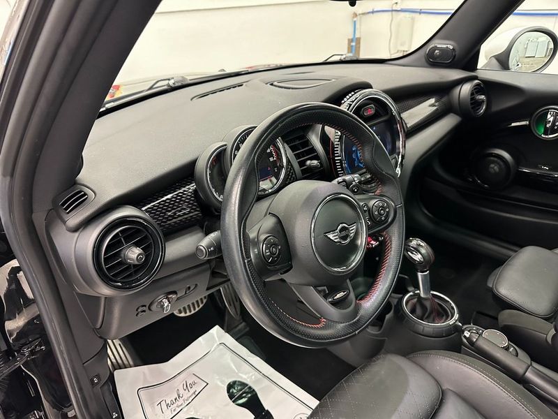 2016 MINI Hardtop BaseImage 19