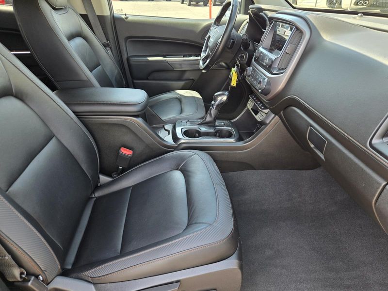 Used 2022 GMC Canyon 4WD Crew Cab 128 AT4 w/Leather