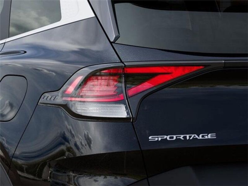 2024 Kia Sportage LXImage 11