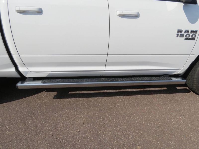Used 2019 RAM 1500 Classic SLT 4x4 4dr Crew Cab 5.5 ft. SB PickupImage 4
