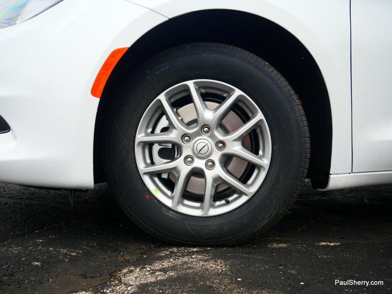 New 2026 Chrysler Voyager Lx