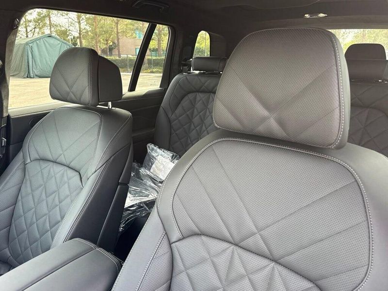 New 2027 BMW X7 xDrive40iImage 19