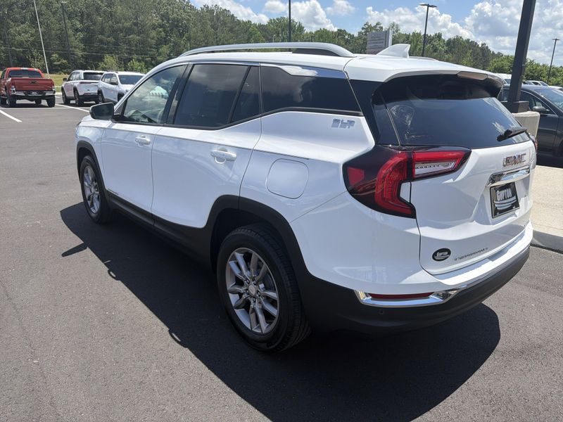 Used 2024 GMC Terrain SLTImage 15